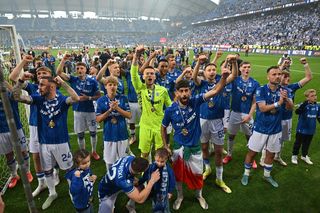 Szalona noc w Poznaniu. Tak Lech świętował dziewiąte mistrzostwo Polski 