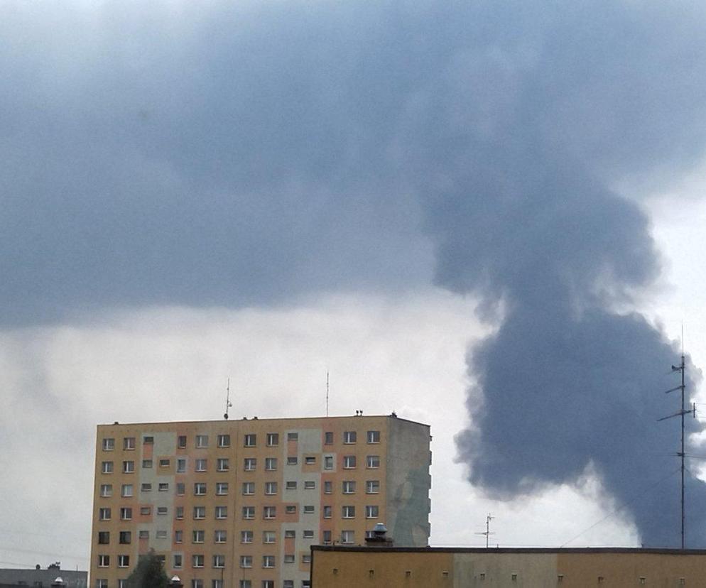 Potężny pożar chemikaliów w Siemianowicach Śląskich. Strażacy walczą z ogniem