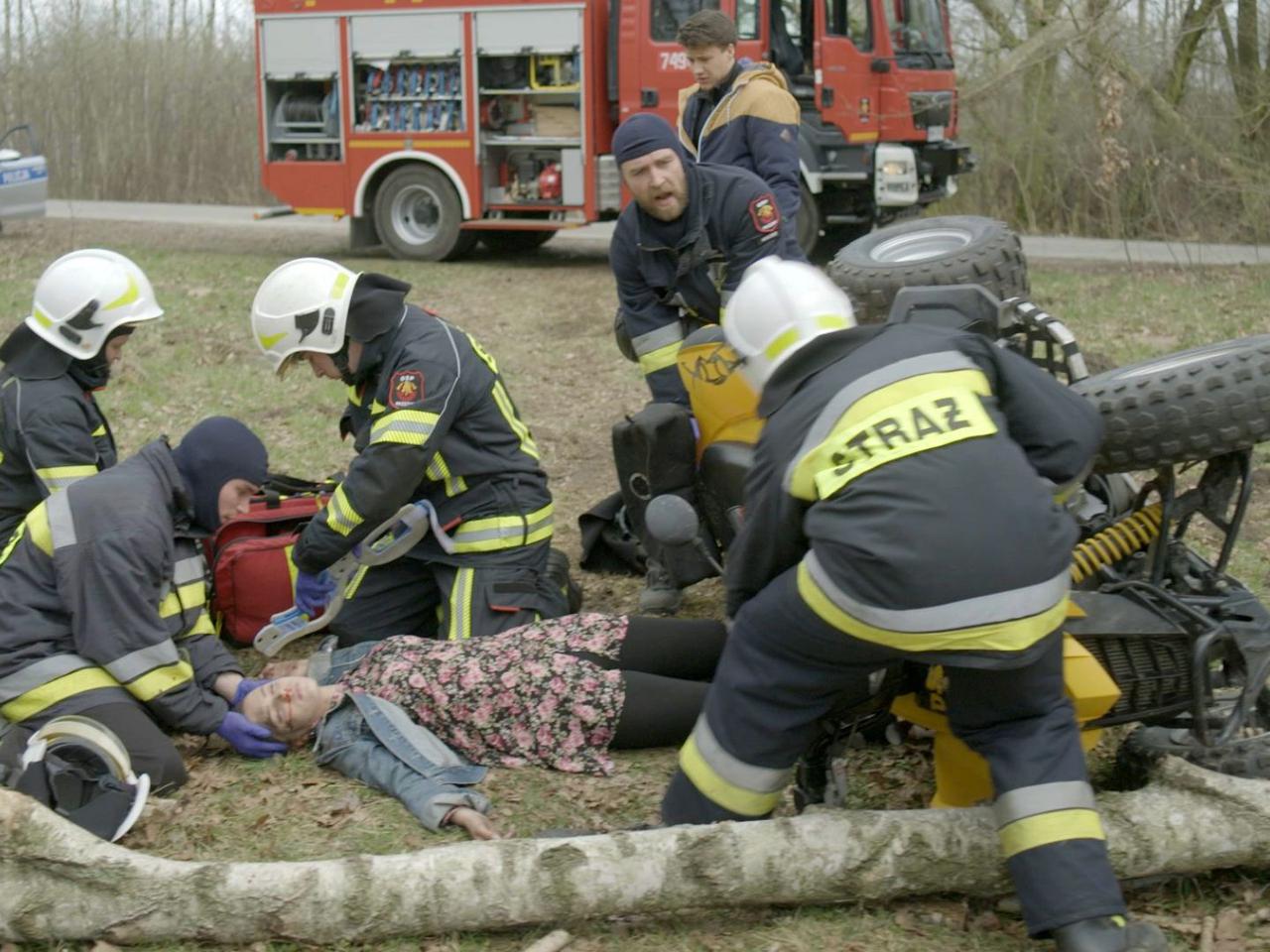 Remiza. Zawsze w akcji, odcinek 5 - opis, streszczenie: Daria błaga strażaków o pomoc dla siostry, która chce się zabić