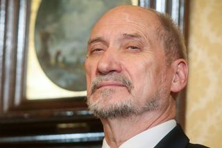 Macierewicz uderza po eksplozji na torach. „Na czyje zlecenie Polskę niszczycie?”