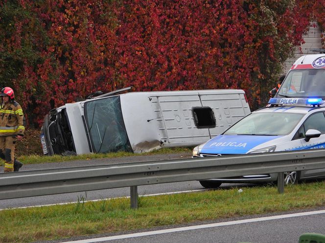 Wypadek busa na S7 pod Grójcem. 11 osób rannych, w akcji śmigłowiec LPR