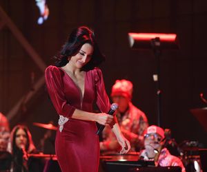 Steczkowska w czerwieni i Margaret w futrze. Tak gwiazdy wystroiły się na koncert 11 listopada [GALERIA]