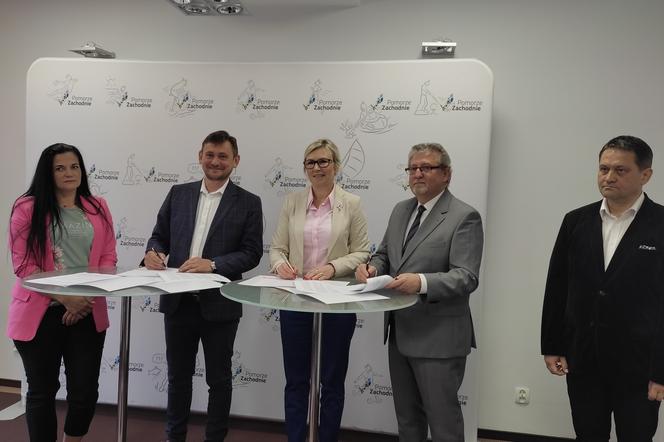 Podpisanie umowy o dofinansowaniu koszalińskiego teatru i filharmonii. 