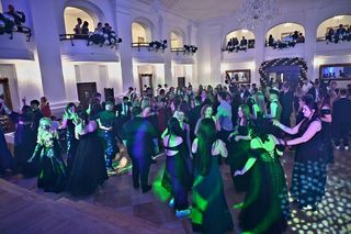 Magiczna studniówka I LO im. Adama Mickiewicza w Rudzie Śląskiej. Ogłoszono króla i królową balu