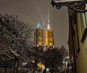 Ostrów Tumski we Wrocławiu w zimowej odsłonie. To miejsce trzeba odwiedzić [zdjęcia]