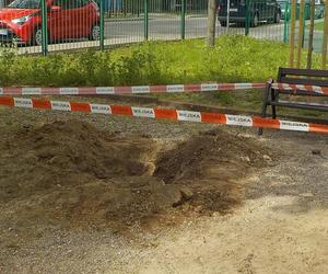 Niebezpieczny plac zabaw i siłownia 