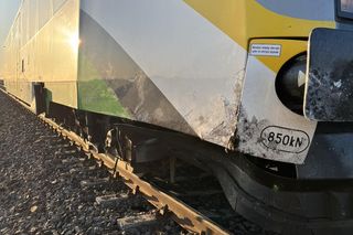 Tragiczne zderzenie osobówki z szynobusem na Mazowszu. Nie żyje 59-letni mężczyzna