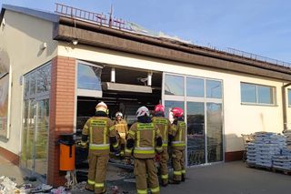 Konsekwencje po wypadku w Oborzyskach Starych. Starszy pan wjechał autem do marketu