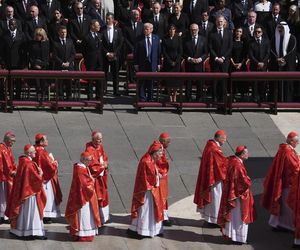Trump powiedział to do Macrona na pogrzebie! Nie powinieneś tu być