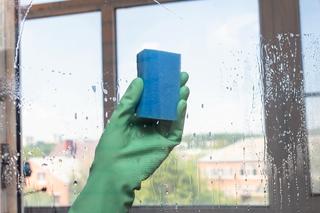 Jak myć okna i parapet?