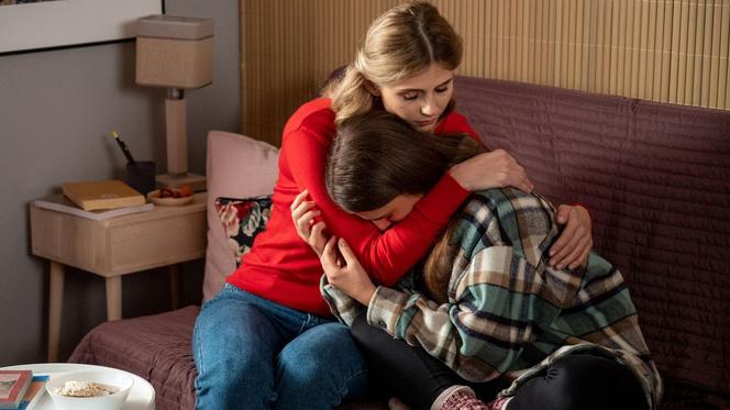 Barwy szczęścia, 2438: Michalina (Anna Pentz), Iwona (Izabela Zwierzyńska)
