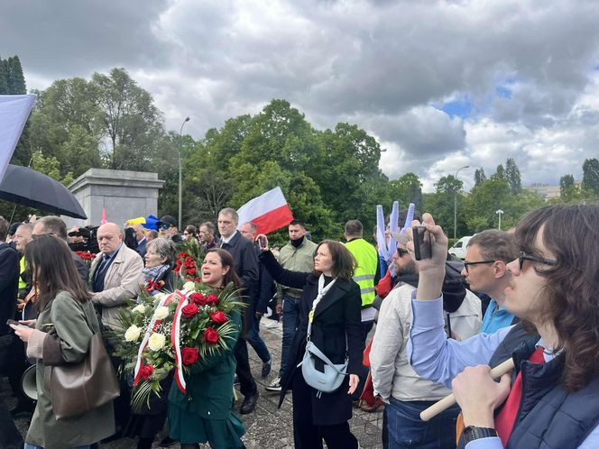 Protest na Cmentarzu Mauzoleum Żołnierzy Radzieckich w Warszawie (9.05.2025)