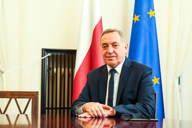 MINISTER HENRYK KOWALCZYK: DAJCIE PODWYŻKI, ZABIERZCIE NAGRODY