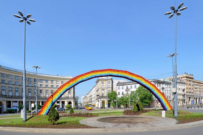 Tęcza na pl. Zbawiciela w Warszawie