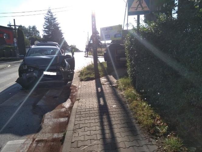 Dachowanie na skrzyżowaniu Moniuszki i Nowowiejskiej! Kierowca zabrany do szpitala