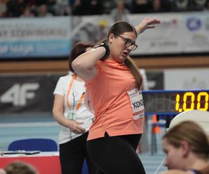 Halowe mistrzostwa Polski 2025 w Arenie Toruń. Zdjęcia kibiców z trybun i sportowców