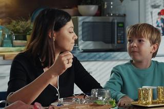 M jak miłość odc. 1726. Szymek (Staś Szczypiński), Iza (Adriana Kalska), Marcin (Mikołaj Roznerski)