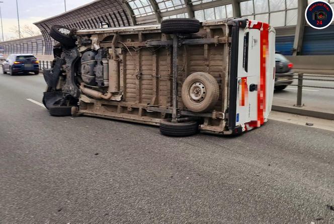 Gigantyczne utrudnienia na S8. Zderzenie busa z samochodem osobowym. Kierujący citroena wydmuchał 2 promile