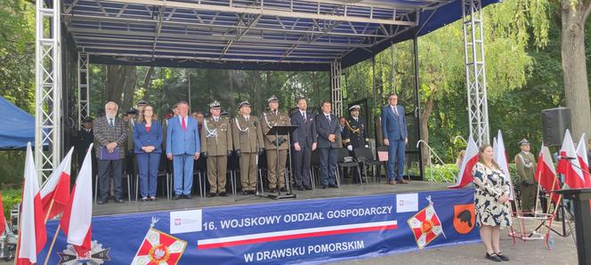 Nadanie sztandaru dla 16 WOG