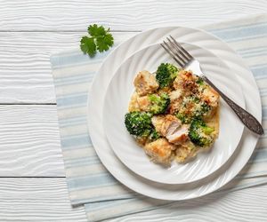 Dietetyczny hit lat 90. wraca na salony. Kurczak duszony z tym warzywem jest pyszny i zdrowy 