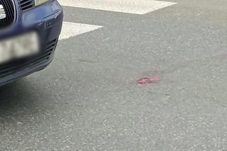 Warszawa. Seat huknął w rowerzystkę na Białołęce. Kobieta trafiła do szpitala!