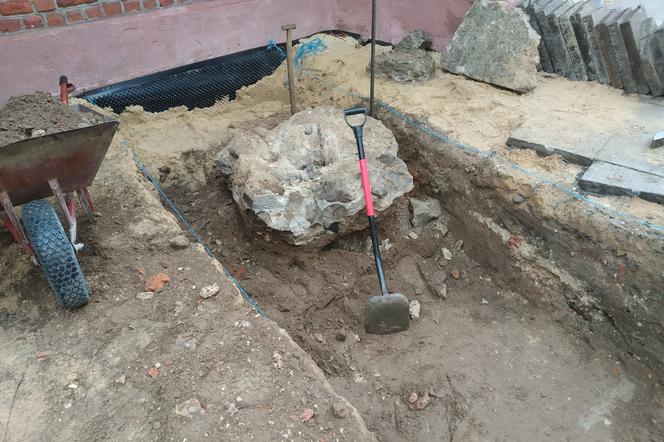 Rozpoczęły się prace archeologiczne przy Farze 
