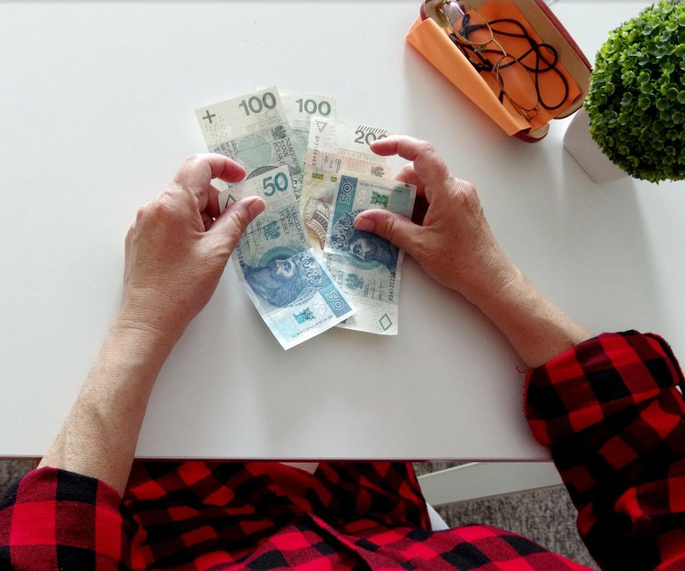 Czternastka z ZUS nie dla wszystkich. Tym emerytom zakład nie przeleje pieniędzy 