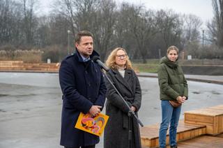 Nowe oblicze parku na Polu Mokotowskim. Nowe ławki, brak betonu i hotele dla owadów