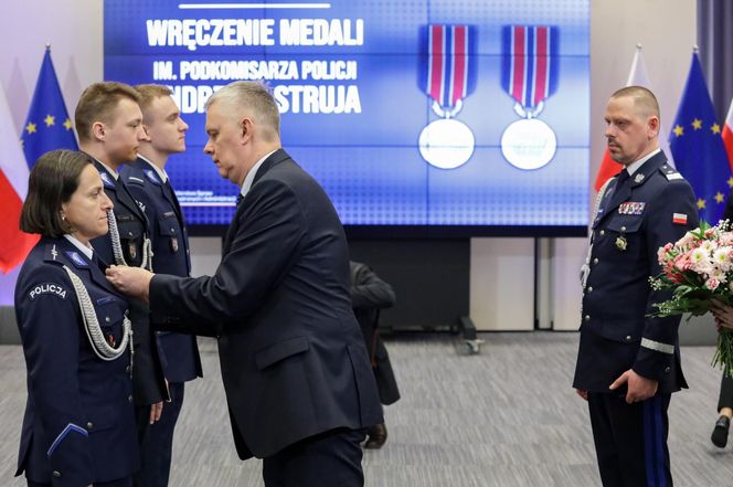 Z narażeniem życia ratowali innych. 81 policjantów odebrało medale 