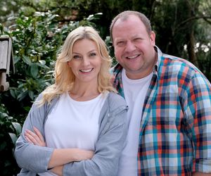 M jak miłość odc. 1873 po wakacjach. Jagoda (Katarzyna Kołeczek), Tadeusz (Bartłomiej Nowosielski)