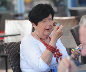  Joanna Senyszyn w czerwonych koralach  