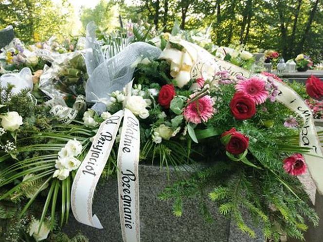 Tarnów. Ostatnie pożegnanie Karoliny Bojarskiej. Grobowiec utonął w kwiatach 