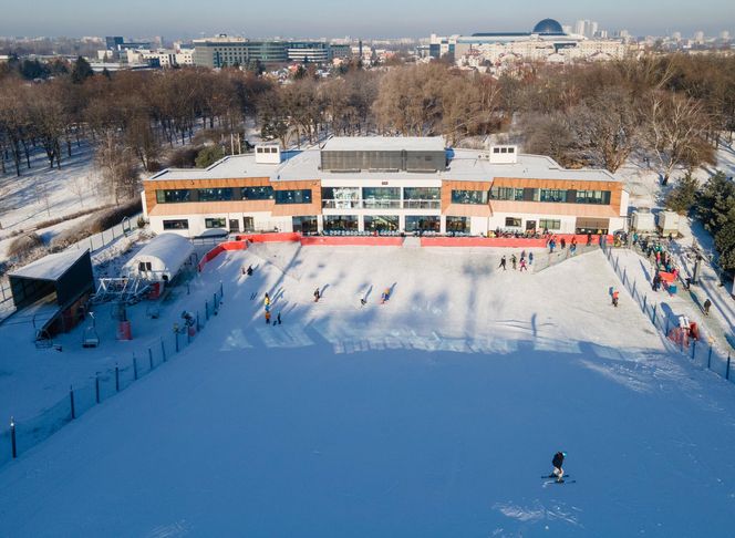 Ten warszawski park oferuje wiele zimowych atrakcji. Nie ma mowy o nudzie! 