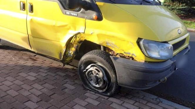 Policjanci dachowali nieznakowanym BMW! Dwóch funkcjonariuszy w szpitalu
