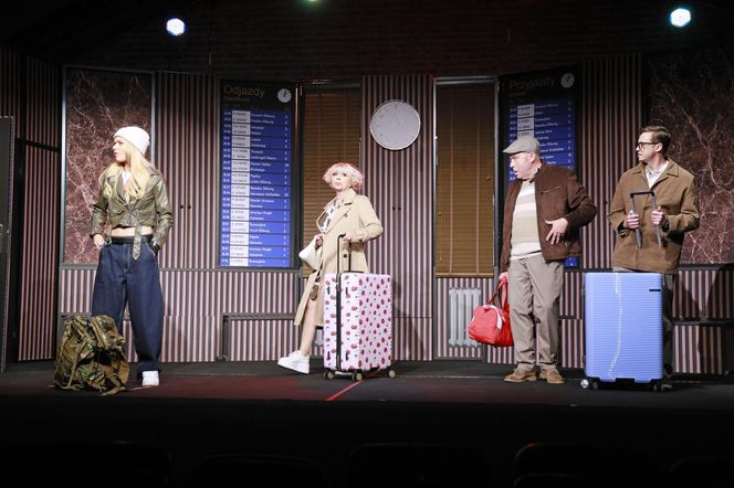 Gwiazdy Rancza znowu razem! Agentka Kusego w samym staniczku! Na zdj. Violetta Arlak, Emilia Komarnicka, Bogdan Kalus, Piotr Ligienza