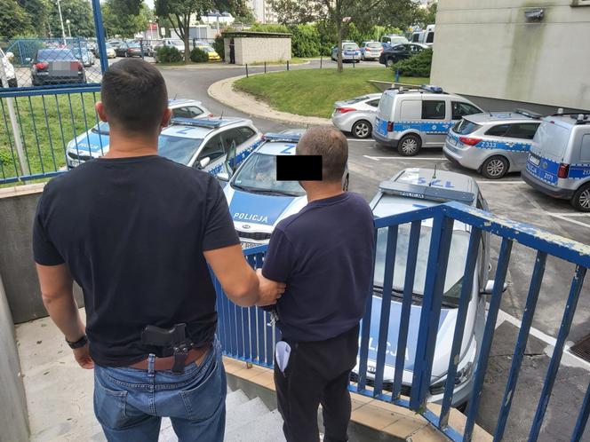 Brutalne pobicie pod sklepem.  Ofiara była kopana po głowie