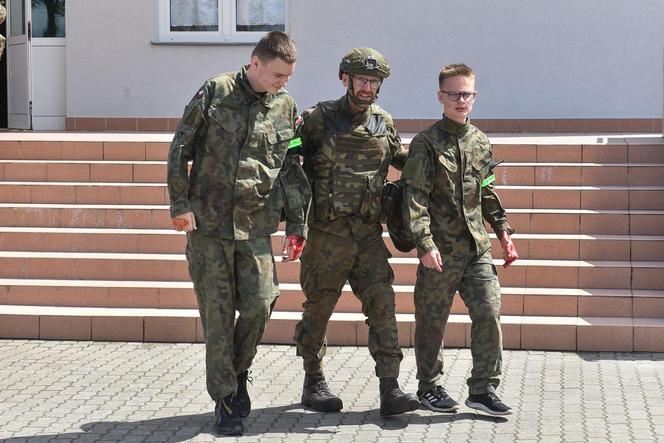 Efektowne ćwiczenia WOT w Czernikowie pod Toruniem. "Scenariusz zakładał atak przeciwnika na szkołę z kilkudziesięcioma uczniami"