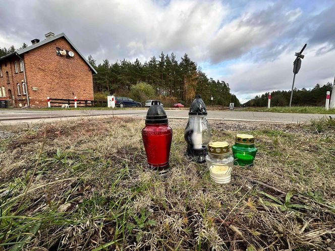 Rodzina zginęła na torach. Świadek mówi o "wielkim huku". "Pociąg pchał wrak auta"