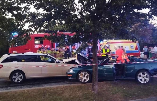 W wypadku na ul. Warszawskiej jedna osoba zginęła na miejscu. Łącznie pięć zostało przetransportowanych do szpitala