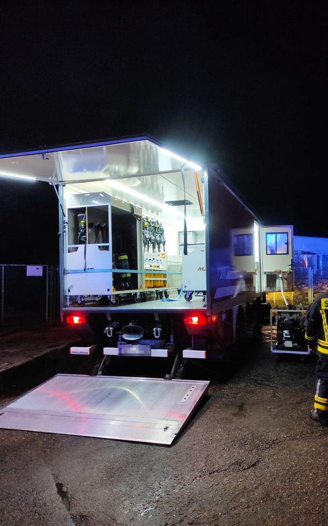 Pożar w Olsztynie. Akcja 40 strażaków w magazynie przy ul. Metalowej.