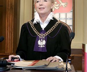 Pamiętacie sędzię Annę Marię Wesołowską? Tak dziś wygląda gwiazda telewizji. Aż trudno uwierzyć, że ma 71 lat!