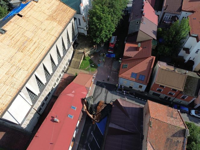 Burza zerwała dach kościoła w Brzesku! Chwile grozy podczas nabożeństwa