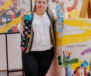 Wrocławianie zebrali ponad 13 000 pojedynczych skarpetek - zobacz, co z nich stworzą