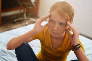 Dziecko wraca rozdrażnione ze szkoły? To nie fochy. Jeden nawyk zmieni wszystko