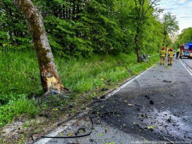 Tragiczny wypadek na Mazurach. Samochód rozpadł się na pół!