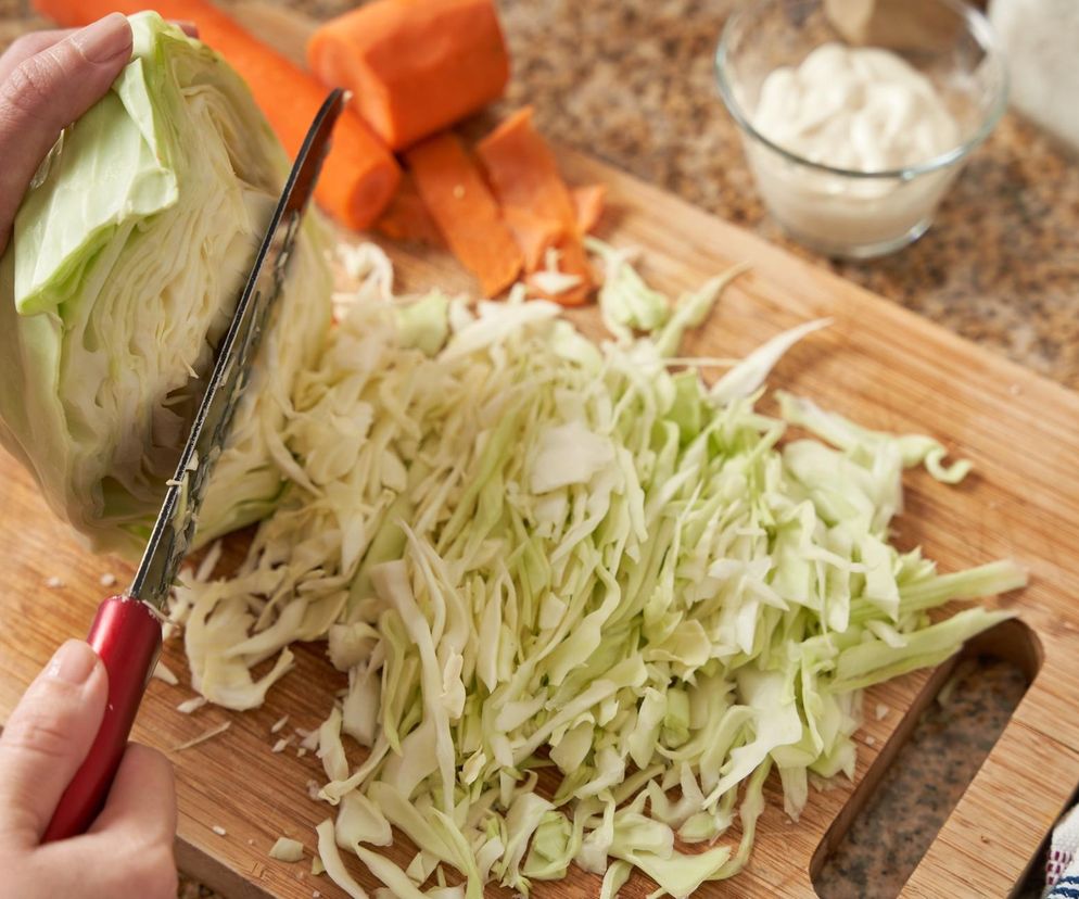 Zdrowy pomysł na obiad? Wypróbuj ten przepis na wegetariańskie placuszki z kapusty i soczewicy