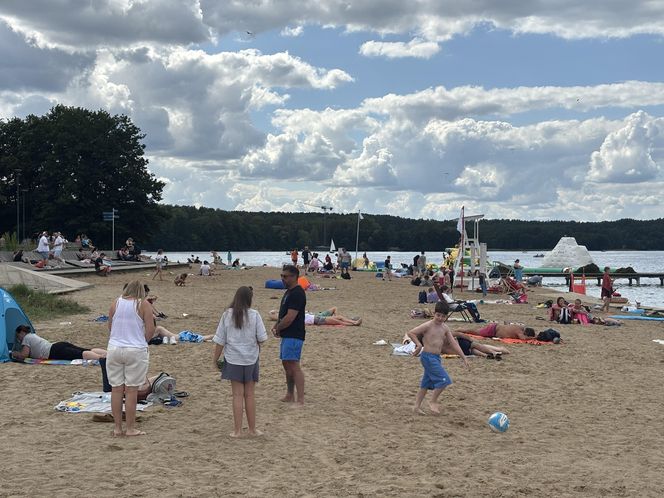 Wakacyjny patrol Eska Summer City na olsztyńskiej Plaży Miejskiej