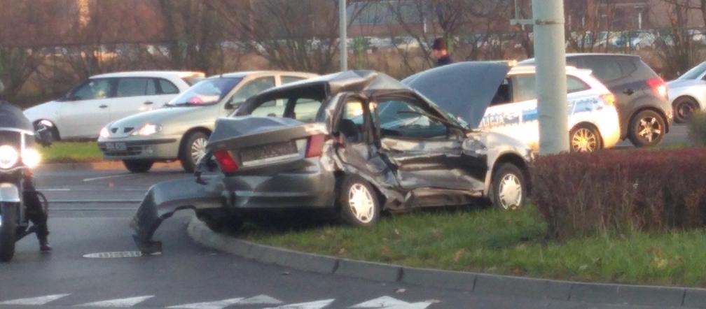 Kolizja tramwaju z samochodem ul. Czerwona Droga