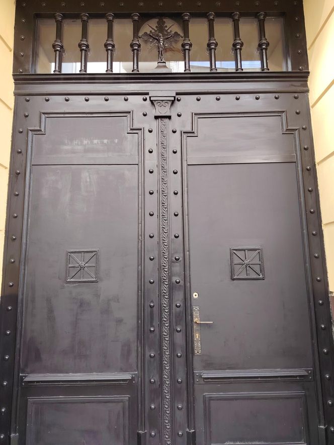 Ten zabytkowy budynek na Wilczej kryje niezwykłą historię. Właśnie trafił do rejestru!