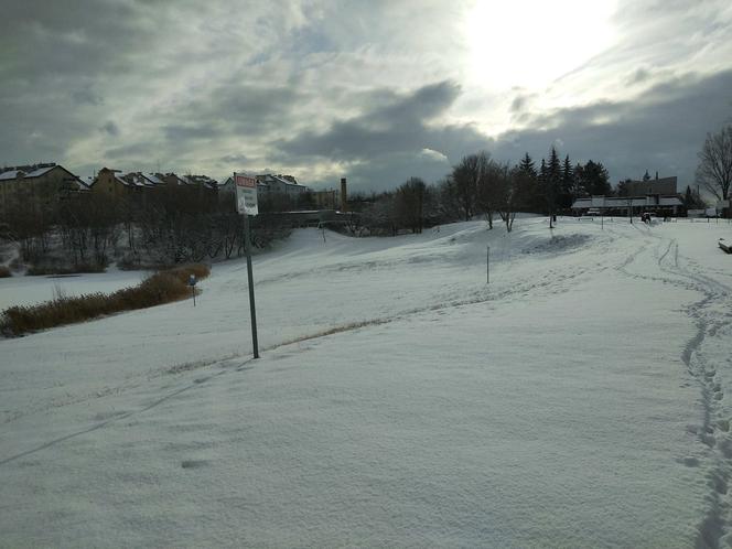 Śnieg zasypał Tarnów, teraz czas na mróz. Będzie PRZEŹLIWIE zimno